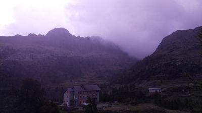 immagine della webcam nei dintorni di Carona: webcam Rifugio Calvi Laghi Gemelli