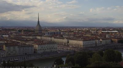 immagine della webcam nei dintorni di Cerreto d'Asti: webcam Torino