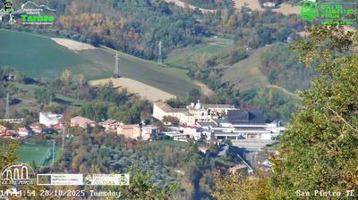 immagine della webcam nei dintorni di Prati di Tivo: webcam Casale San Nicola (alto)