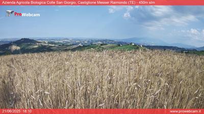 immagine della webcam nei dintorni di Calascio: webcam Castiglione Messer Raimondo