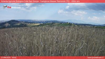 immagine della webcam nei dintorni di Isola del Gran Sasso d'Italia: webcam Castiglione Messer Raimondo