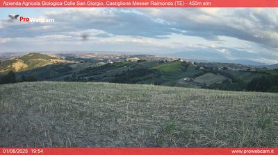 immagine della webcam nei dintorni di Campo Imperatore: webcam Castiglione Messer Raimondo