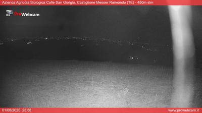 immagine della webcam nei dintorni di Carpineto della Nora: webcam Castiglione Messer Raimondo