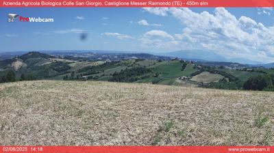 immagine della webcam nei dintorni di Morro d'Oro: webcam Castiglione Messer Raimondo