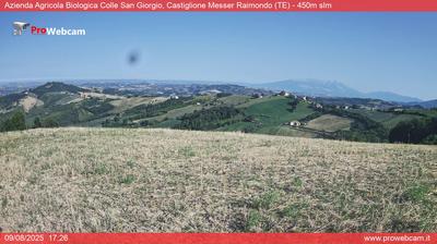 immagine della webcam nei dintorni di Villa Celiera: webcam Castiglione Messer Raimondo