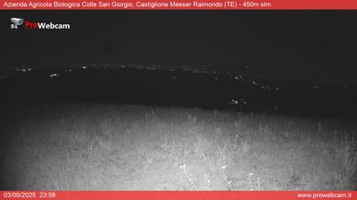 immagine della webcam nei dintorni di Montebello di Bertona: webcam Castiglione Messer Raimondo