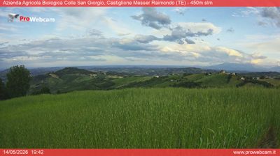 immagine della webcam nei dintorni di Villa Celiera: webcam Castiglione Messer Raimondo