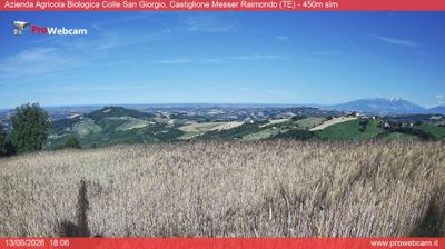 immagine della webcam nei dintorni di Villa Celiera: webcam Castiglione Messer Raimondo