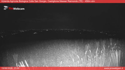 immagine della webcam nei dintorni di Prati di Tivo: webcam Castiglione Messer Raimondo
