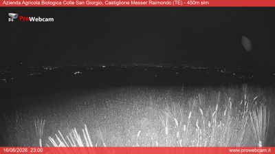 immagine della webcam nei dintorni di Prati di Tivo: webcam Castiglione Messer Raimondo