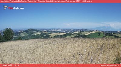 immagine della webcam nei dintorni di Ofena: webcam Castiglione Messer Raimondo
