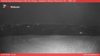 immagine della webcam nei dintorni di Carpineto della Nora: webcam Castiglione Messer Raimondo