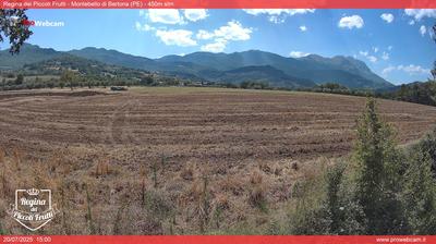 immagine della webcam nei dintorni di Castiglione Messer Raimondo: webcam Montebello di Bertona