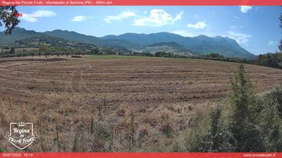 immagine della webcam nei dintorni di Campo Imperatore: webcam Montebello di Bertona