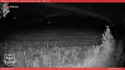 immagine della webcam nei dintorni di Prati di Tivo: webcam Montebello di Bertona