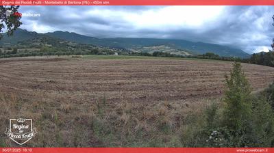 immagine della webcam nei dintorni di Campo Imperatore: webcam Montebello di Bertona