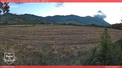 immagine della webcam nei dintorni di Campo Imperatore: webcam Montebello di Bertona
