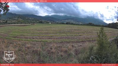 immagine della webcam nei dintorni di Castelli: webcam Montebello di Bertona
