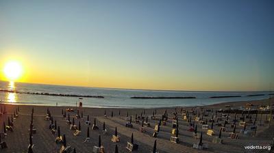 immagine della webcam nei dintorni di Lido di Fermo: webcam Porto Potenza Picena