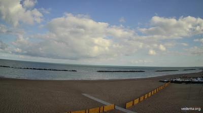 immagine della webcam nei dintorni di Santa Maria a Mare: webcam Porto Potenza Picena