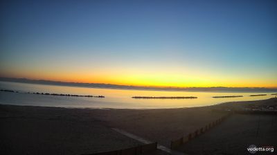 immagine della webcam nei dintorni di Civitanova Marche: webcam Porto Potenza Picena