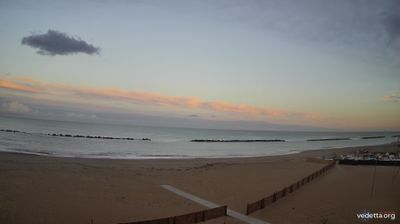 immagine della webcam nei dintorni di Civitanova Marche: webcam Porto Potenza Picena