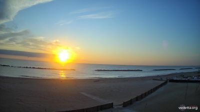 immagine della webcam nei dintorni di Sirolo: webcam Porto Potenza Picena