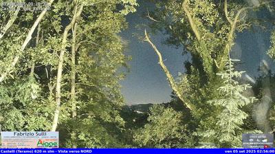 immagine della webcam nei dintorni di Ofena: webcam Castelli