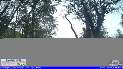immagine della webcam nei dintorni di Canzano: webcam Castelli
