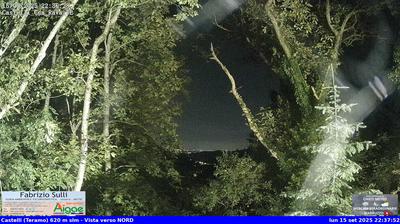immagine della webcam nei dintorni di Sant'Eusanio Forconese: webcam Castelli