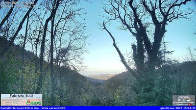 immagine della webcam nei dintorni di Villa Celiera: webcam Castelli