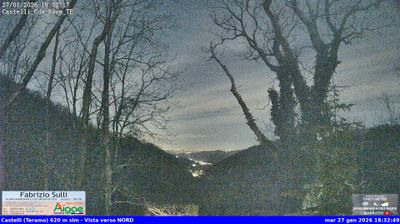 immagine della webcam nei dintorni di Prati di Tivo: webcam Castelli