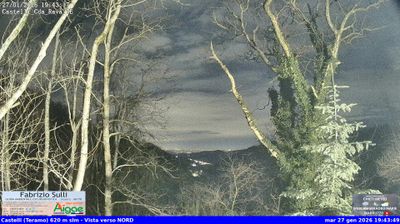 immagine della webcam nei dintorni di Ofena: webcam Castelli