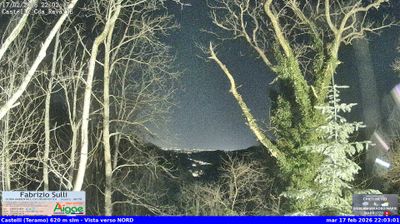 immagine della webcam nei dintorni di Campotosto: webcam Castelli