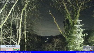 immagine della webcam nei dintorni di Arsita: webcam Castelli