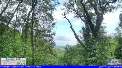immagine della webcam nei dintorni di Canzano: webcam Castelli
