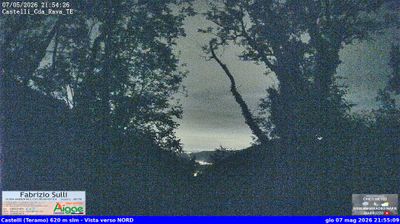 immagine della webcam nei dintorni di Sant'Eusanio Forconese: webcam Castelli