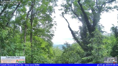 immagine della webcam nei dintorni di Morro d'Oro: webcam Castelli