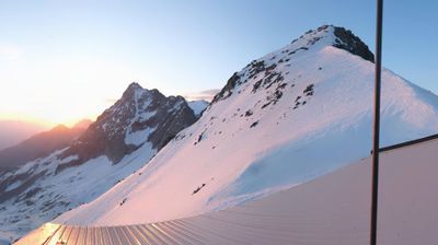 immagine della webcam nei dintorni di Passo Tonale: webcam Ghiacciaio Presena