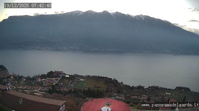 immagine della webcam nei dintorni di Ferrara di Monte Baldo: webcam Tremosine sul Garda